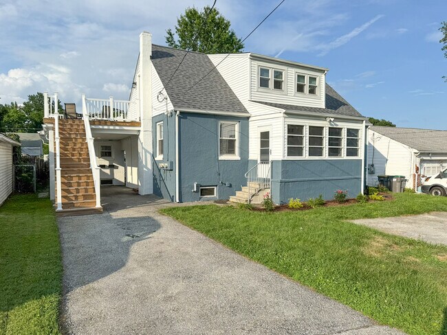 Exterior Front - 309 W Holly Oak Rd