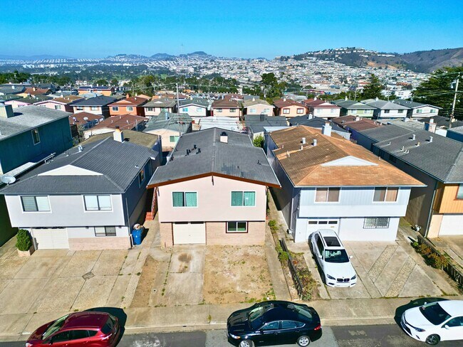 Building Photo - 228 San Fernando Way
