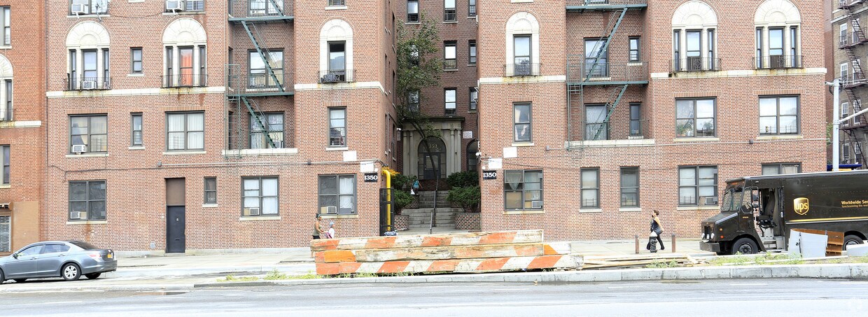 nivel de la calle - 1350 Grand Concourse