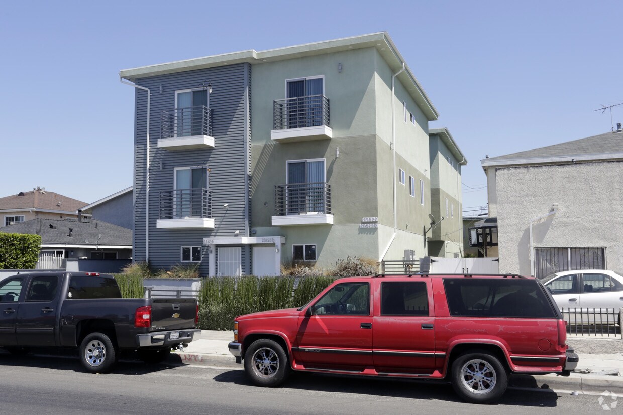 Building Photo - 20520 S Western Ave