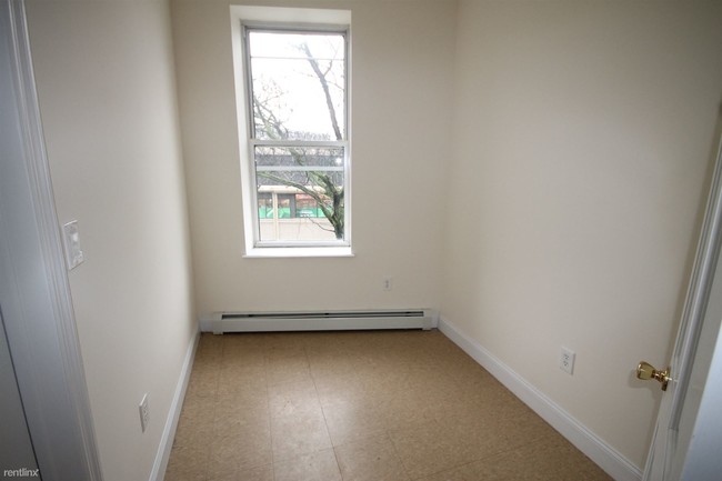 Building Photo - 6029 Myrtle Ave