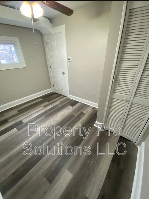 Building Photo - 205 Sollers to