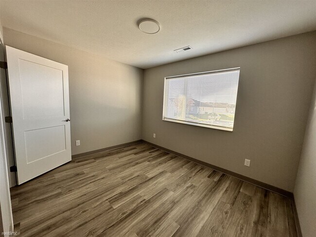 Building Photo - 3 br, 2 bath Duplex - 1220 North Coach Drive