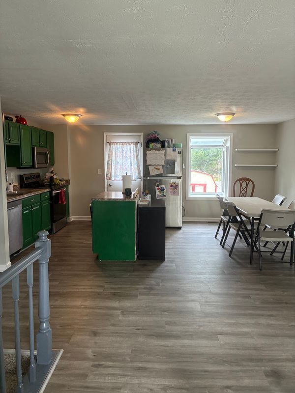 Foto del edificio - 744 Maplewood Ln