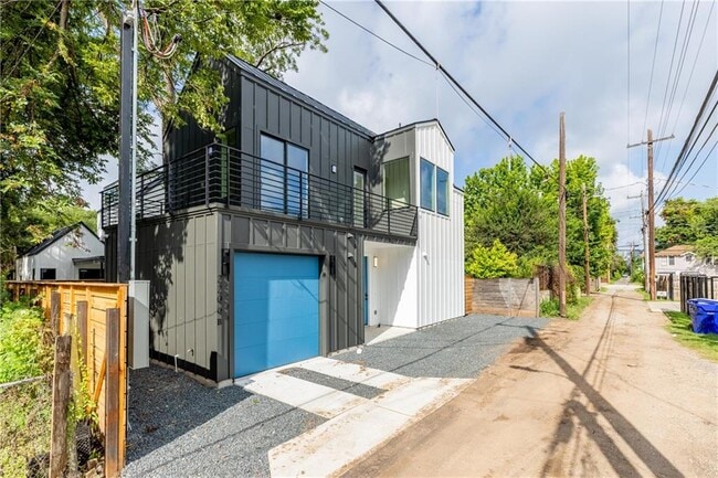 Building Photo - 2206 Willow St