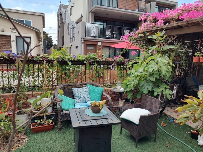Foto del edificio - 828 Island Ct