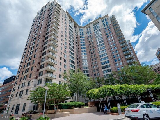Foto principal - 851 N Glebe Rd