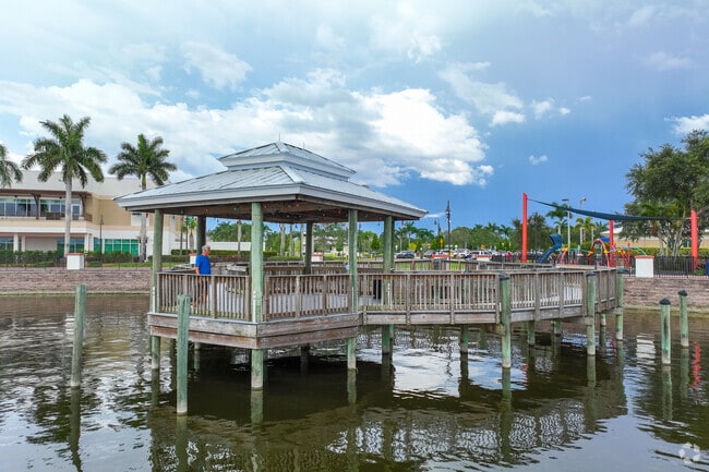 Residents can enjoy a nice walk in the afternoon by Lake Wellington and watch the sunset from this pier.