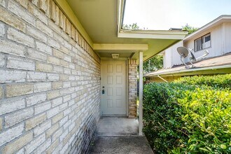 Building Photo - 127 Allencrest Dr