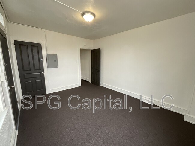 Foto del edificio - 627 E Market St