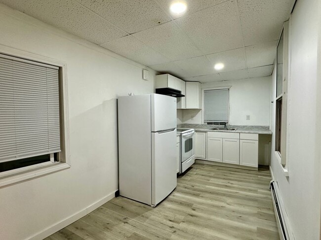 Building Photo - 35 Lincoln St