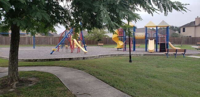Foto del edificio - 2702 Golden Hills Ct