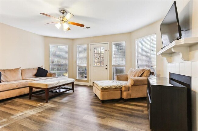 Building Photo - 914 Wentworth Ct