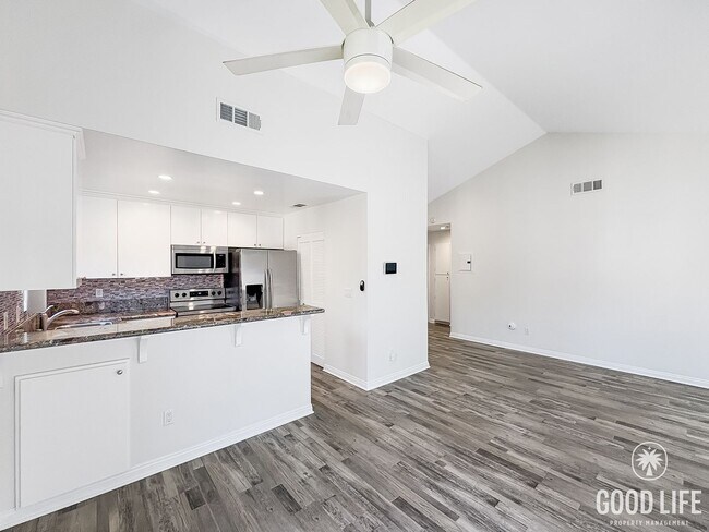 Building Photo - Upgraded 2-Bed, 2-Bath Retreat with Balcon...