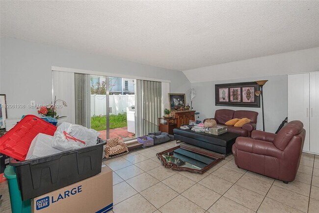 Foto del edificio - 6768 SW 39th Ct