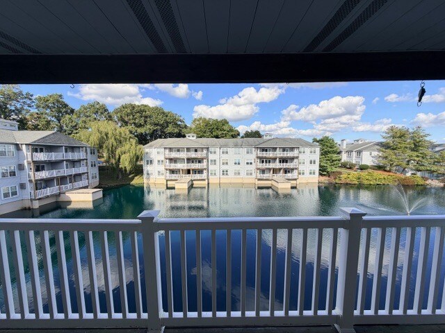 Foto del edificio - 1907 Waters Edge Dr