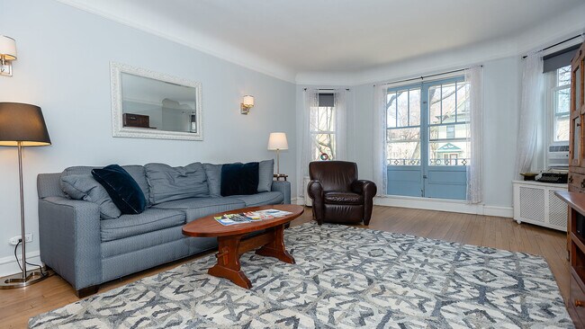 Foto del edificio - 227 N Grove Ave