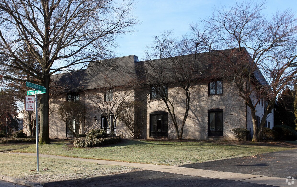 Building Photo - 4137 New Castle Dr