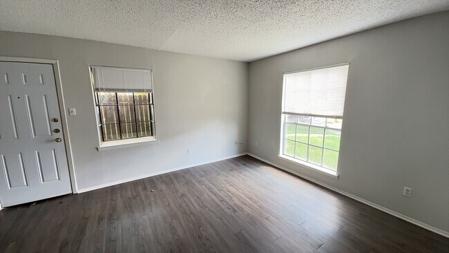 Foto del edificio - 4504 Hunt Cir