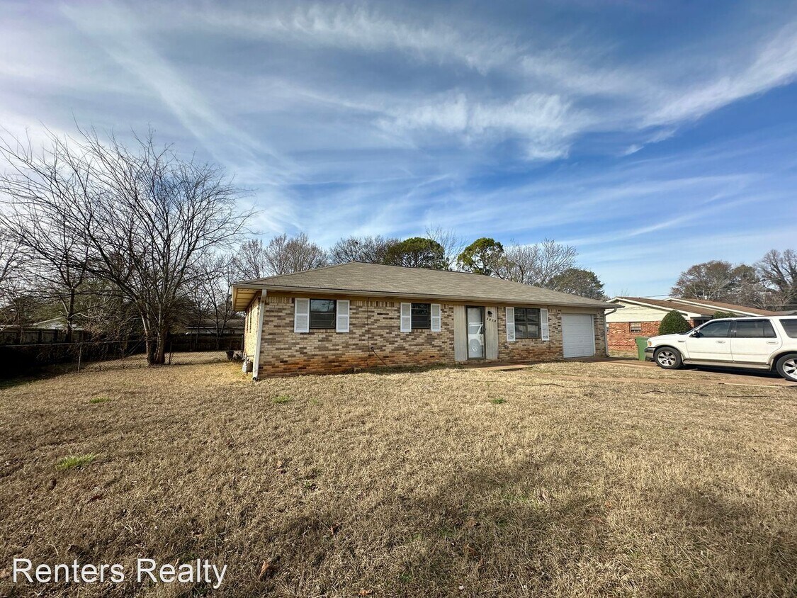 Primary Photo - 3 br, 1.5 bath House - 3916 Pickett Dr SW