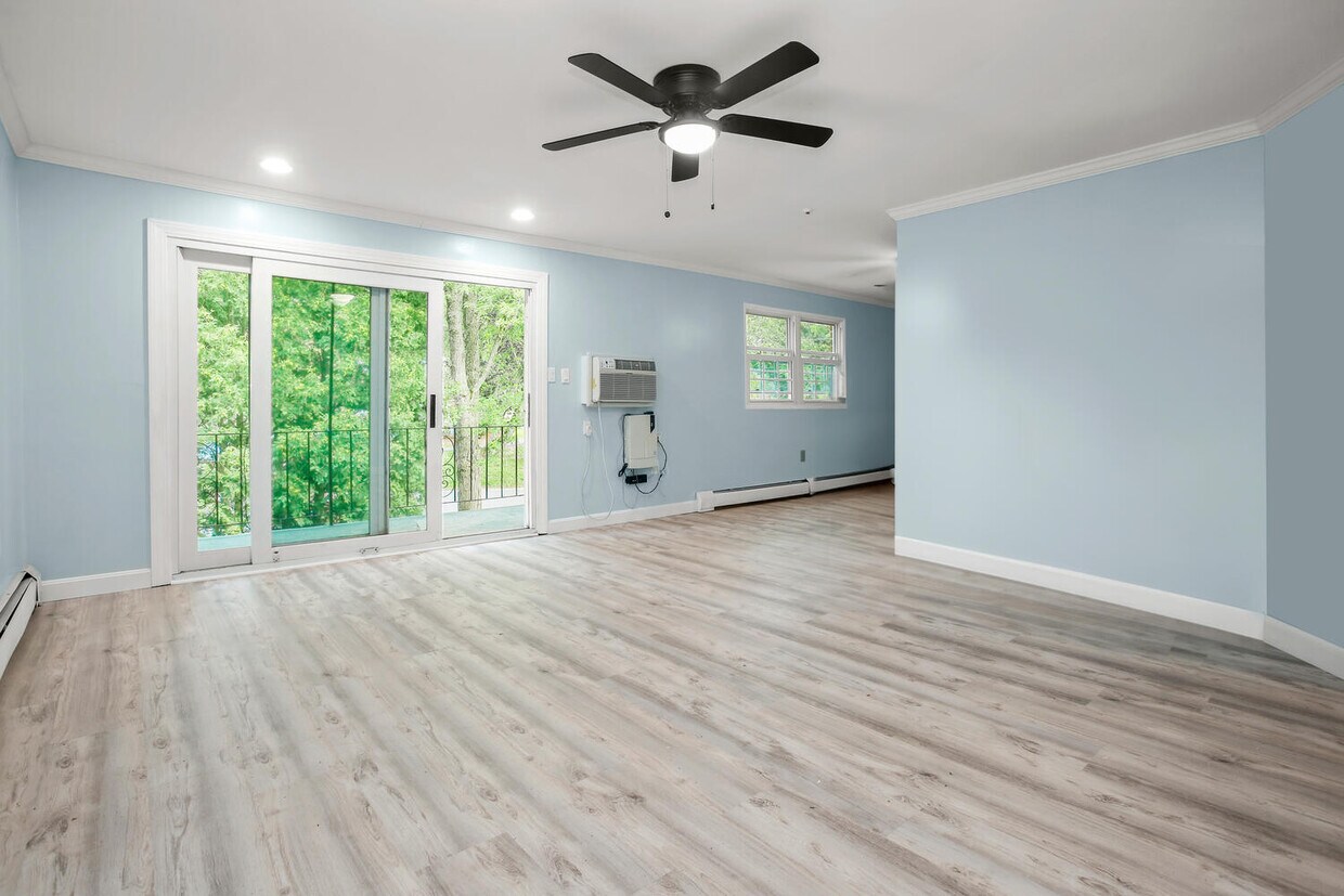 90 Edgelawn Ave Unit 4, North Andover, MA 01845 Condo for Rent in