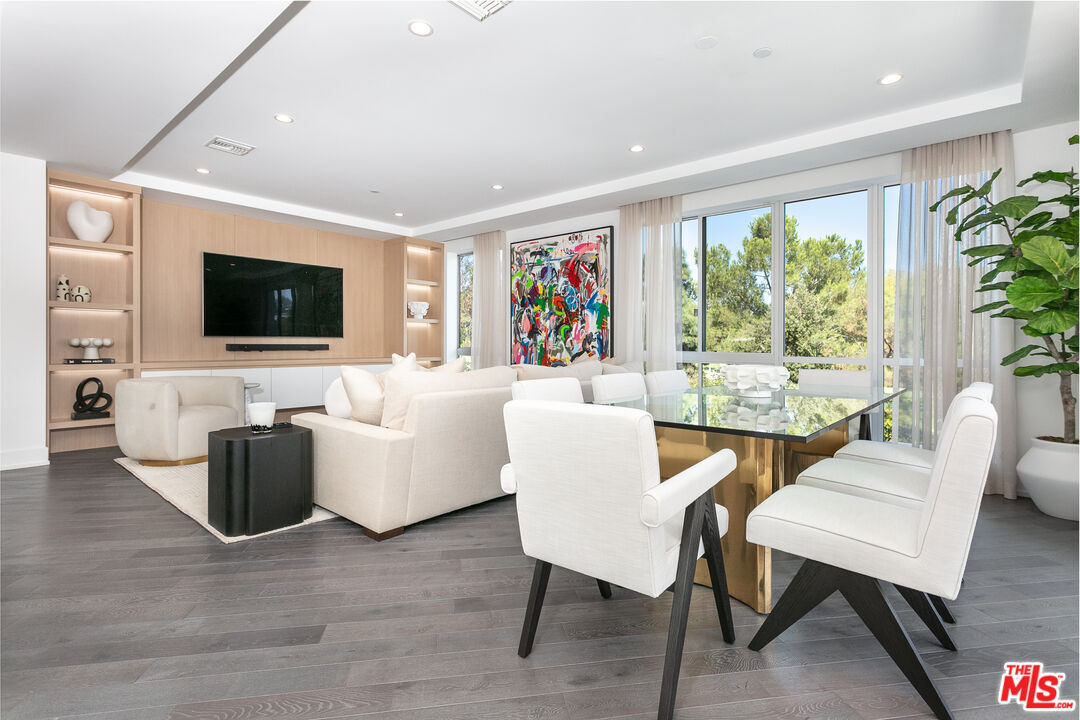 Foto principal - 460 N Palm Dr
