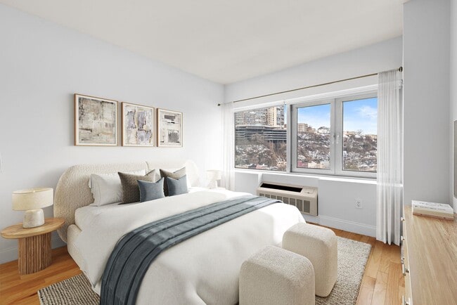 Building Photo - 1700 Park Ave