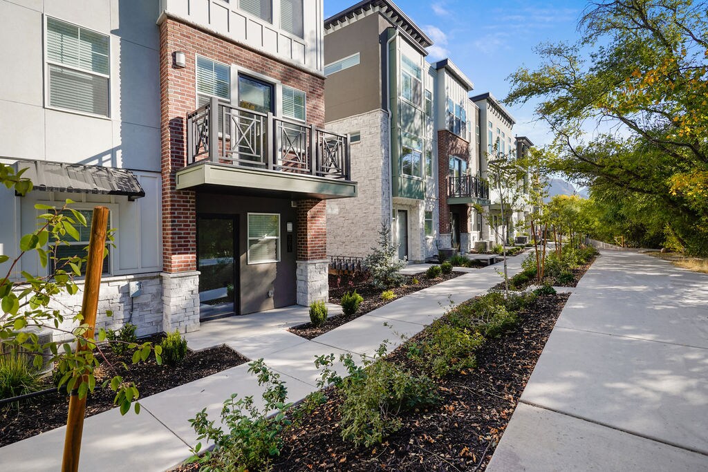 Foto principal - Current Townhomes