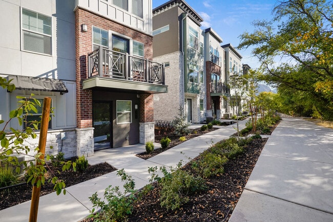 Private balconies - Current by Lotus