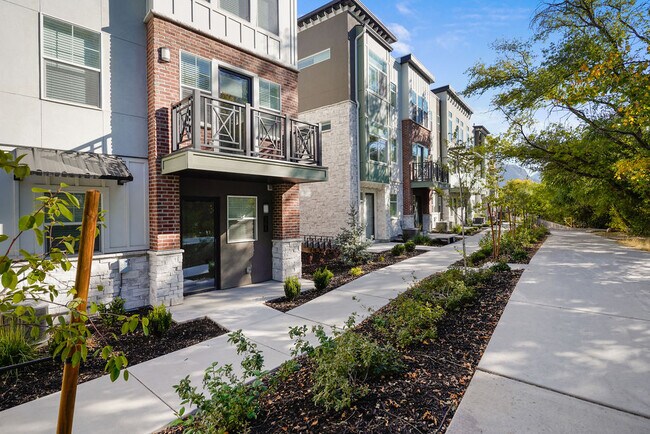 Foto del edificio - Current Townhomes