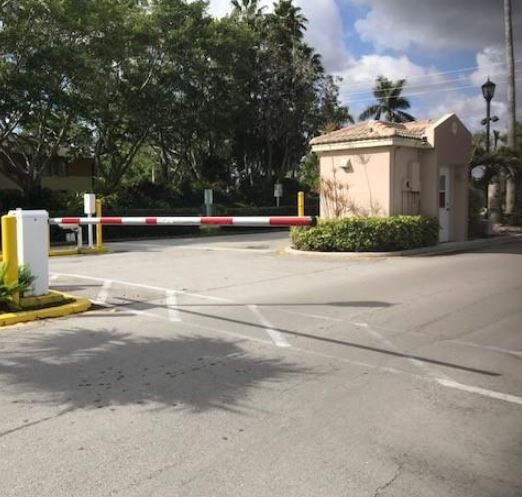 Foto del edificio - 7136 S Devon Dr