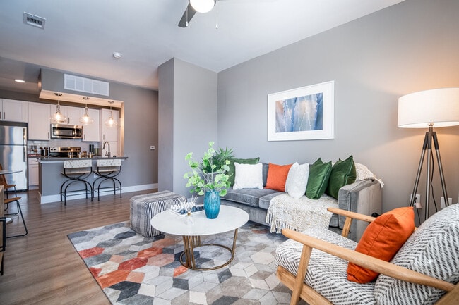 Building Photo - The Woodford on Mockingbird