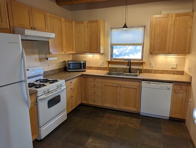 Building Photo - 630 Zuni St