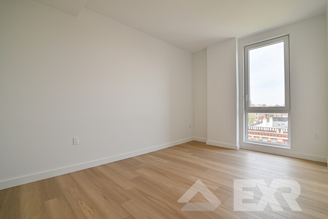 Foto del edificio - 100 Lenox Rd
