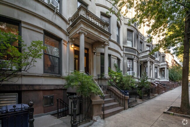 Building Photo - 465 4th St