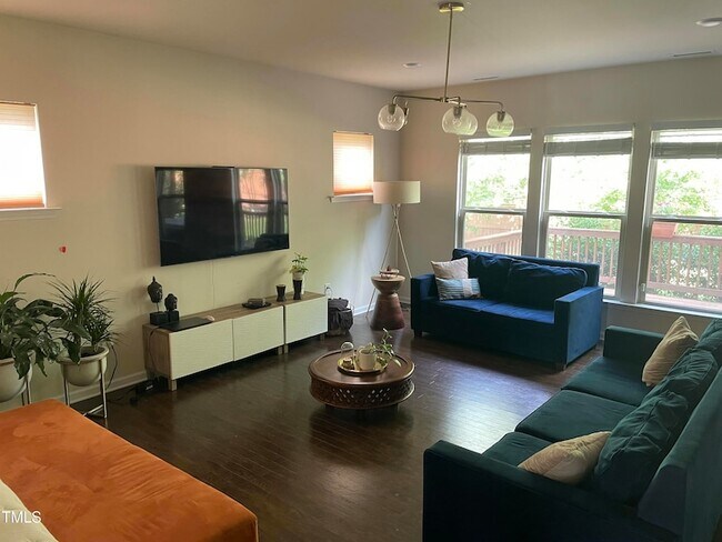 Foto del edificio - 920 Cozy Oak Ave