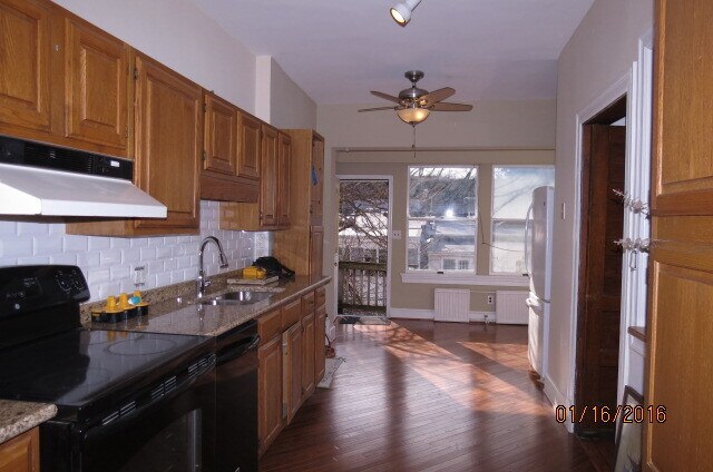Foto del edificio - 1662 Hobart St NW