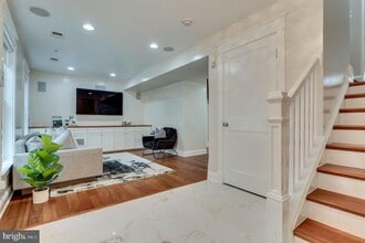 Building Photo - 820 W Glebe Rd