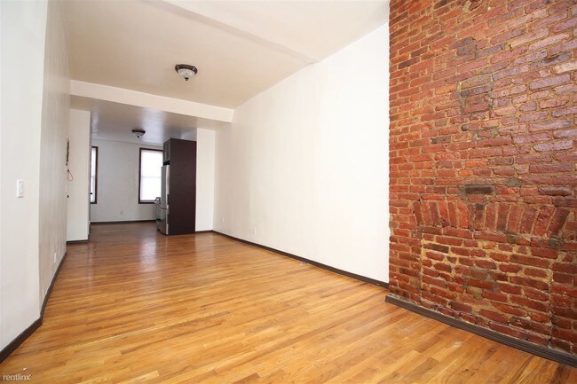 Building Photo - 1 br, 1 bath Apartment - 144 Suydam St