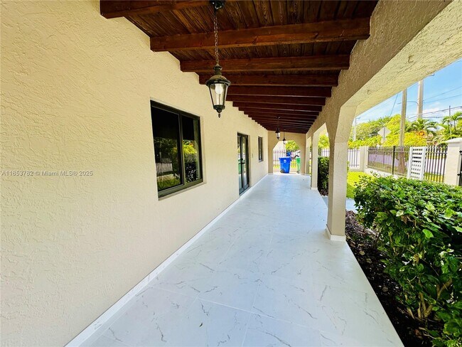 Building Photo - 201 SW 40th Ave