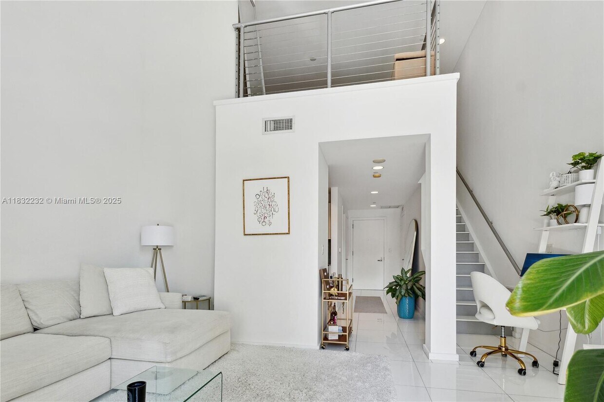 Primary Photo - 1050 Brickell Ave
