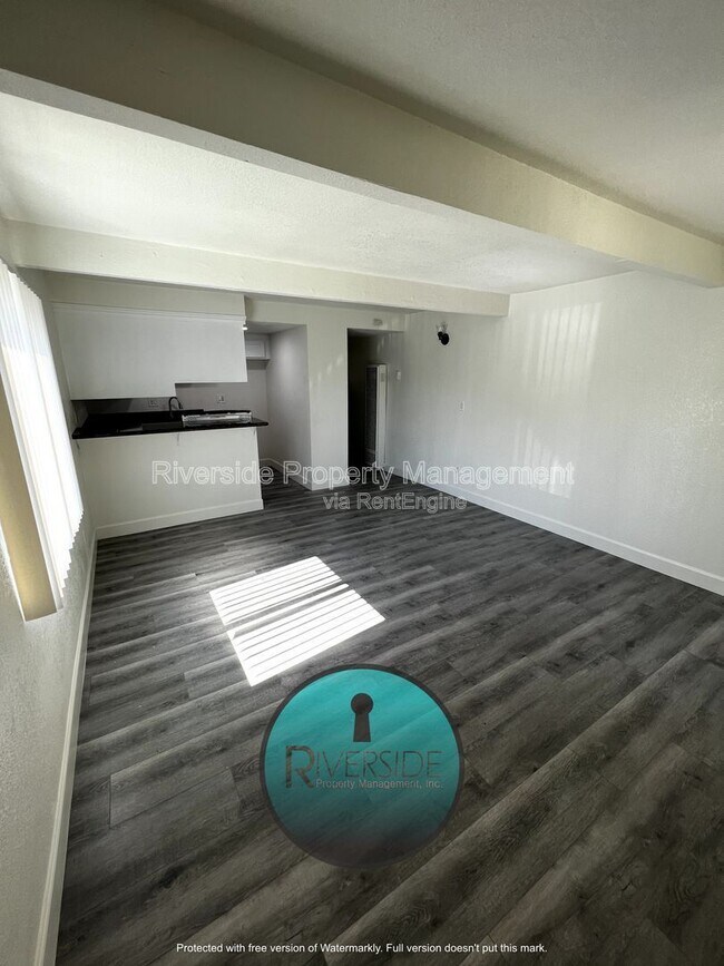 Foto del edificio - 1221 Villa St