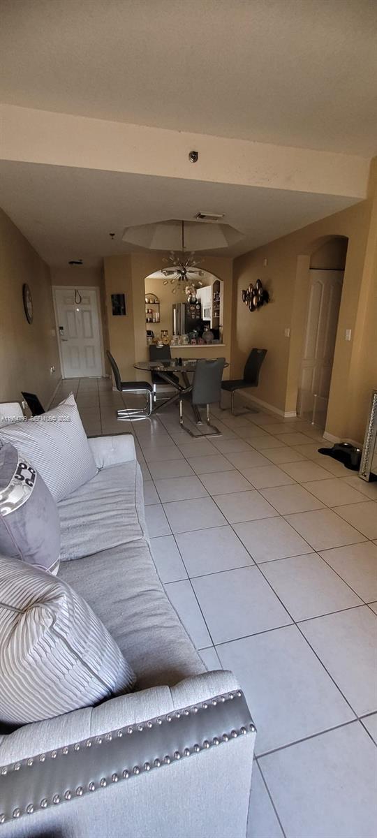 Building Photo - 905 Northwest Dr