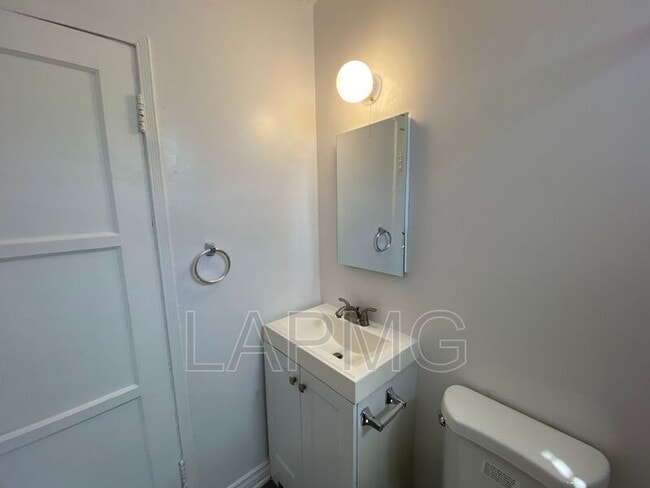 Building Photo - 4080-4084 Leimert Blvd