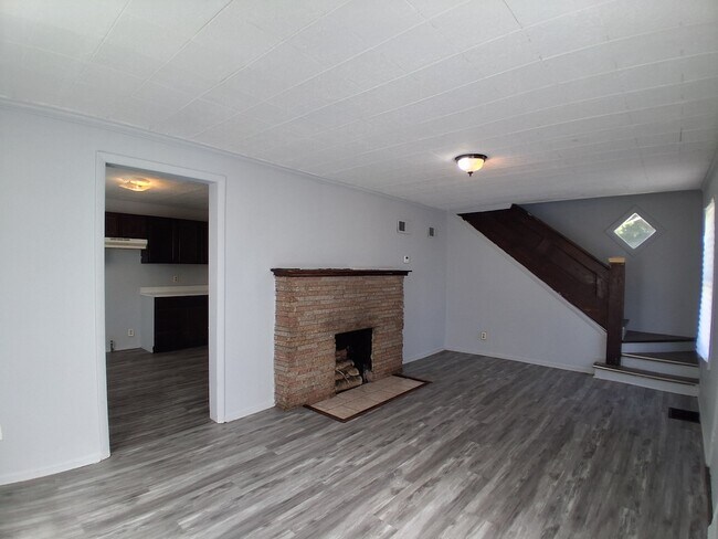 Foto del edificio - 930 N Bowman Ave