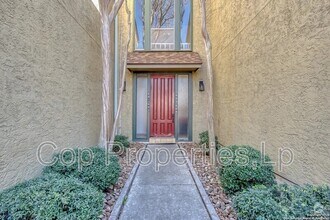 Building Photo - 3678 Hidden Dr