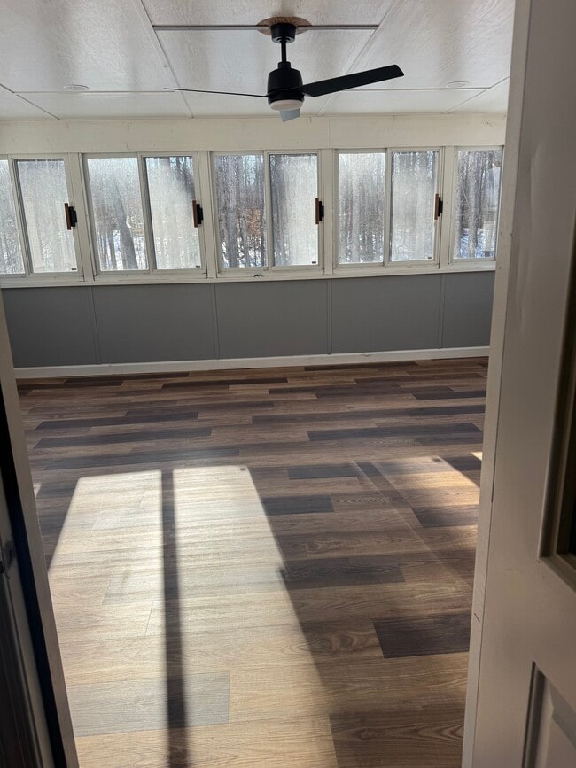 Building Photo - 8208 Sleepy Hollow Dr