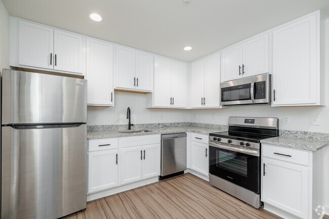 2BR, 1BA - 915SF - Kitchen - Canopy East Lake Apartments