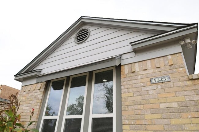 Building Photo - 1523 Longley St