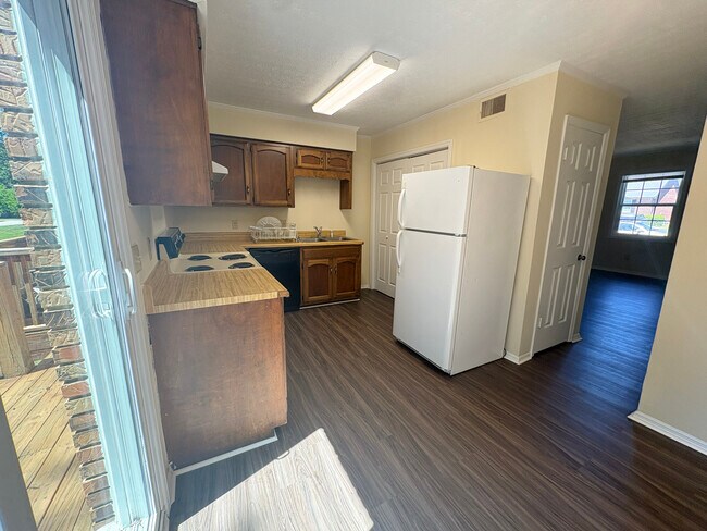 Foto del edificio - 1348 Woodland Ave